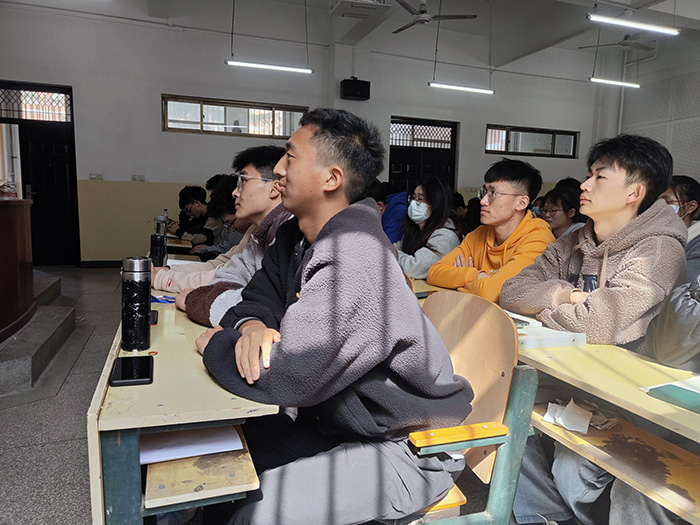 做爱自拍
做爱自拍
“青马工程”培训班召开第一次班会网络新闻(1).jpg