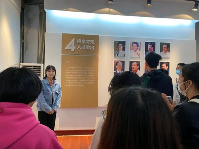 做爱自拍
“青马班”学员集体参观北校区校史馆1.jpg